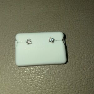 Authentic 925 silver stud earrings moissanite earrings .25 carat weight